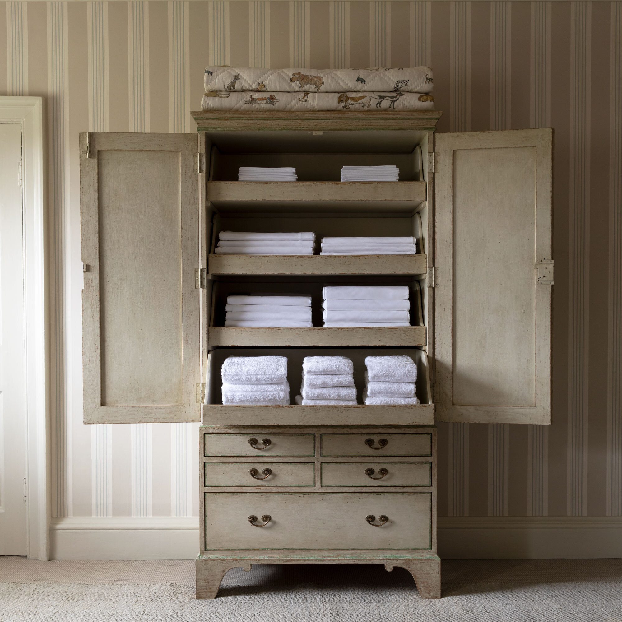Chelsea Textiles | Linen press cupboard | Storage | Furniture Chelsea Textiles | Linen press cupboard | Storage | Furniture